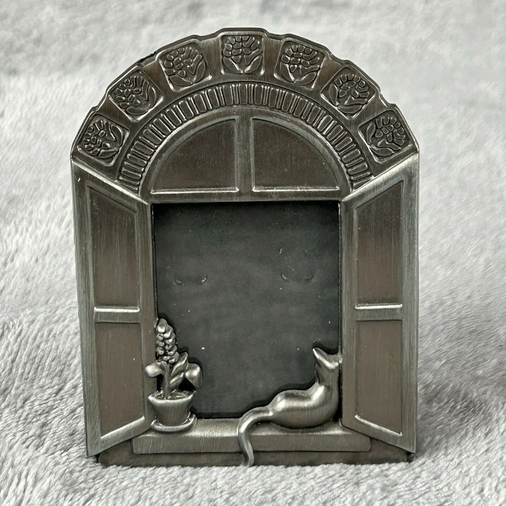 Small Pewter Picture Frame Kitty Cat On Ledge Peeking Out Arched Window Grandma